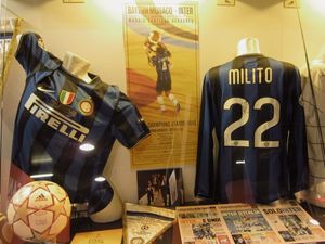 산 시로 박물관에 전시된 2010 UEFA 챔피언스리그 결승전 당시 밀리토의 인터 밀란 22번 유니폼