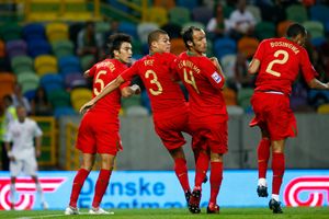 포르투갈 수비벽 (왼쪽부터 오른쪽: 페헤이라, 페페, 리카르두 카르발류 및 조제 보싱와)