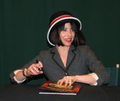 2014년 바네스앤노블에서 열린 《스퀴커원커스》 사인회에서의 릴리