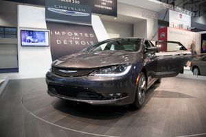 2014년 워싱턴 오토쇼의 크라이슬러 200