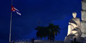 2016년 전 국가 지도자 피델 카스트로의 국장을 위한 조기 게양