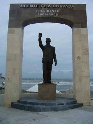 베라크루스주 보카 델 리오에 세워진 비센테 폭스 동상