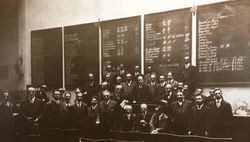 중개인들이 조직되기 시작하다.