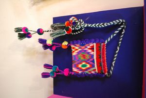 전통 디자인의 작은 테페후안 운반 가방