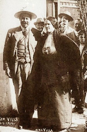 판초 비야와 그의 아내 마리아 루스 코랄 데 비야 (1914)