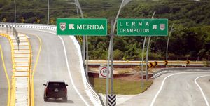 캄페체 시 경계를 통과하는 페리페리코 파블로 가르시아 이 몬티야의 구간
