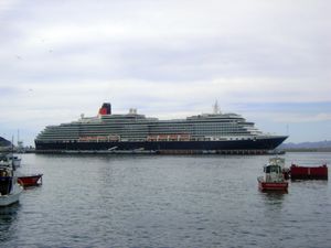 만사니요에 정박한 퀸 빅토리아호