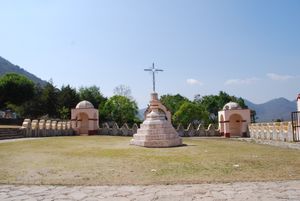 틸라코(Tilaco), 란다 데 마타모로스(Landa de Matamoros)의 십자가가 있는 아트리움, 후니페로 세라(Junípero Serra)가 세운 5개의 선교 중 하나