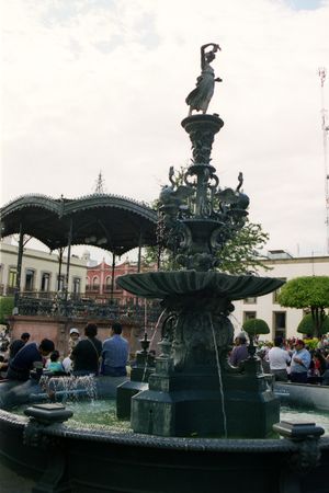 구스타브 에펠이 디자인한 케레타로 조칼로(Querétaro zocalo)의 분수