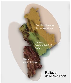 위에서 아래로, 지도는 주의 세 가지 지리적 지역을 보여줍니다.  그레이트플레인스, 멕시코만 연안 평원, 그리고 시에라 마드레 오리엔탈 산맥입니다.
