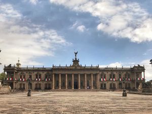 누에보레온 주 정부 청사(Palacio de Gobierno (Nuevo León)), 누에보레온 주 정부의 자리이자 주지사의 사무실