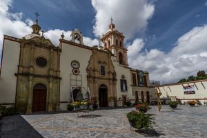 1548년 정복자 디에고 데 이바라에 의해 아과스칼리엔테스 북부에 광산 마을로 설립된 레알 데 아시엔토스의 푸에블로 마히코