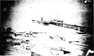 오늘날 산타로살리아에 있는 엘 볼레오 광산의 해안가에 정박한 배들.