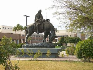 멕시칼리에 있는 로스 피오네로스 기념비. 이 지역에 정착한 개척자들을 기리는 기념비다.