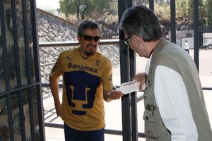 2020년 3월 14일, 여자 축구 경기와 같은 스포츠 행사가 일반인에게 공개되었다. 올림픽 스타디움(Estadio Olímpico Universitario)에서는 당국이 입구에서 손 소독제를 뿌리고 있었다.