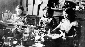 WSF 장난감 공장, 런던 이스트엔드, 1915