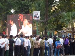 보 응우옌 잡의 죽음을 애도하는 베트남 인민(2013년 10월 12일)