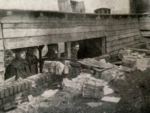 정부군이 포르베르츠 건물에 진입한 모습