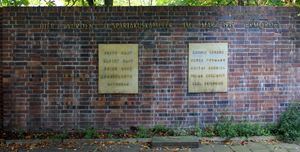 봉기 당시 사망한 투사들을 위한 기념비