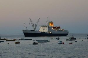 세인트헬레나 섬 제임스 만에 정박해 있는 세인트헬레나 호