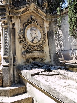 스페인 마드리드 산 이시드로 왕립 교회에 있는 후안 도노소 코르테스의 묘