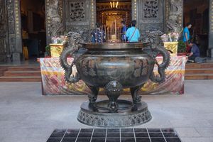 옥황상제를 모시는 향로(향완)