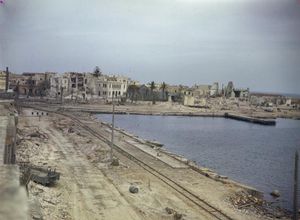 1943년 6월 연합군 폭격 후 수스 항구의 피해