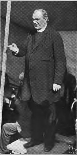 헨리 조지 사망 이듬해인 1898년, 헨리 조지 기념비 제막식에서 발언하고 있는 에드워드 맥글린 신부