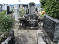 시즈오카시 아오이구 쿠츠야 1초메 시영 쿠츠야 영원에 있는 오스기 사카에의 묘 (2019년 9월).