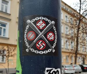 폴란드 바르샤바의 반파시스트 스티커.