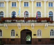 시청 광장에 있는 보르소드-아바우이-젬플렌 주청사