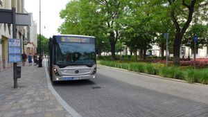 DAKK에서 운영하는 케치케메트 12번 노선의 메르세데스-벤츠 코넥토