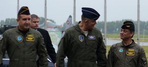 라데프와 미 공군 프랭크 고렌크(Frank Gorenc) 장군 (불가리아)