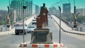 덴데라 다리에서 바라본 케나