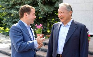 2009년 드미트리 메드베데프(왼쪽)와 바키예프(오른쪽)