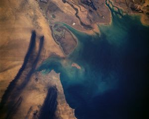 걸프 전쟁 당시 사담 후세인이 불을 지른 쿠웨이트 유전에서 피어오르는 연기