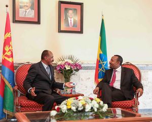 2019년 3월 에리트레아의 이사이아스 아페르키 대통령과 함께한 아비 총리