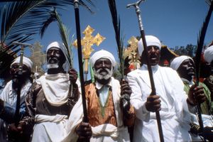 라리벨라에서 행렬을 하는 에티오피아 정교회 사제들