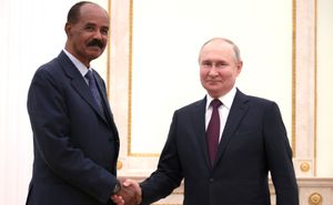 2023년 5월 31일 모스크바 크렘린에서 에리트레아 대통령 이사이아스 아페웨르키와 러시아 대통령 블라디미르 푸틴의 모습