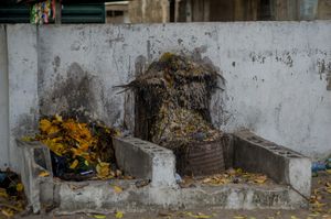 오군(Ogun) 신을 위한 사당. 오군은 불과 금속 세공의 오리샤(Orisha) 신이다.