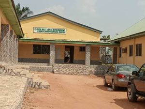 이모주 오루 웨스트 지방자치구