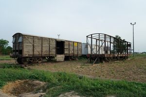 마이두구리 역의 오래된 철도 차량. 이 역은 마이두구리와 다른 주요 도시를 연결하는 철도 노선의 종착역입니다.