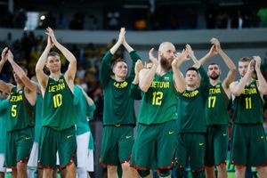 팬들의 성원에 감사를 표하는 2016 올림픽 대표팀 선수들