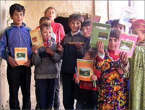 타지키스탄의 학교에 다니는 야그노브어 화자 어린이들