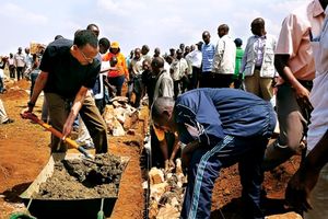 2016년, 우무간다 지역 사회 봉사 활동 중인 폴 카가메 대통령