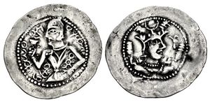 6세기 전반에 발행된 희귀한 에프탈 동전. 왼쪽: 옷깃이 하나 달린 띠가 있는 카프탄을 입고 술잔을 들고 있는 에프탈 왕족. 오른쪽: 에프탈인들이 카바드 1세를 사산 양식으로 표현한 동전.