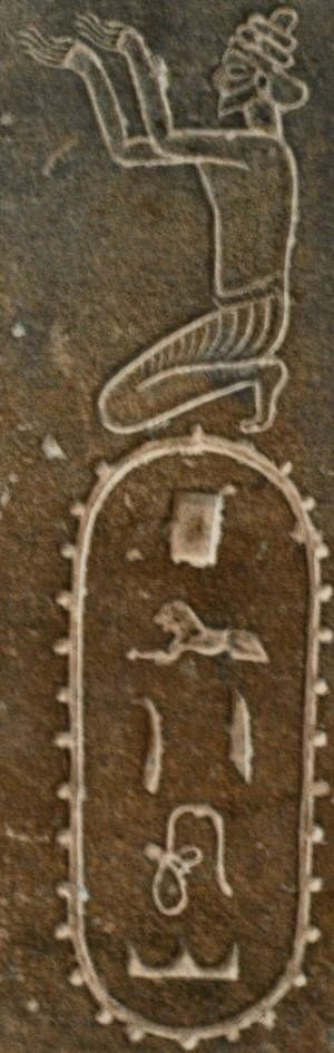 다리우스 1세 조각상에 나타난 파르티아(𓊪𓃭𓍘𓇋𓍯𓈉, P-rw-t-i-wꜣ)는 아케메네스 제국의 24개 속주 중 하나였다.