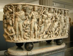 표범을 타고 있는 디오니소스의 승리를 묘사한 대리석 사르코파구스, 시종, 사계절, 텔루스와 오케아누스와 함께, 220-230년경