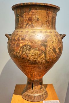 히페르보레아인들로부터 델로스로 돌아온 아폴론. 사슴을 든 아르테미스가 아폴론을 맞이하고 있다. 키클라데스 크레이터(기원전 7세기) 아테네 국립 고고학 박물관.