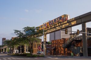 디트로이트 인근 지역의 대중교통은 버스 서비스로 제공된다.